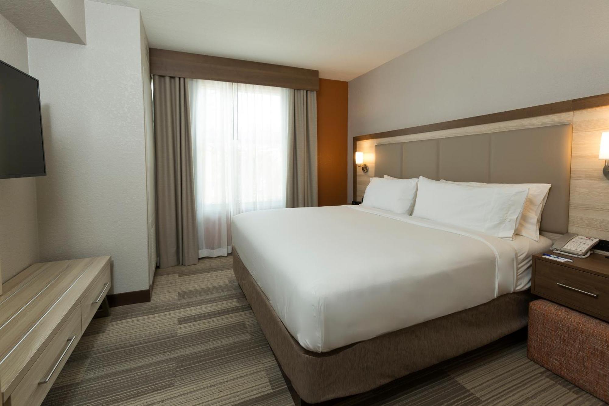 Standard King Room with Roll-In Shower - Communications Access