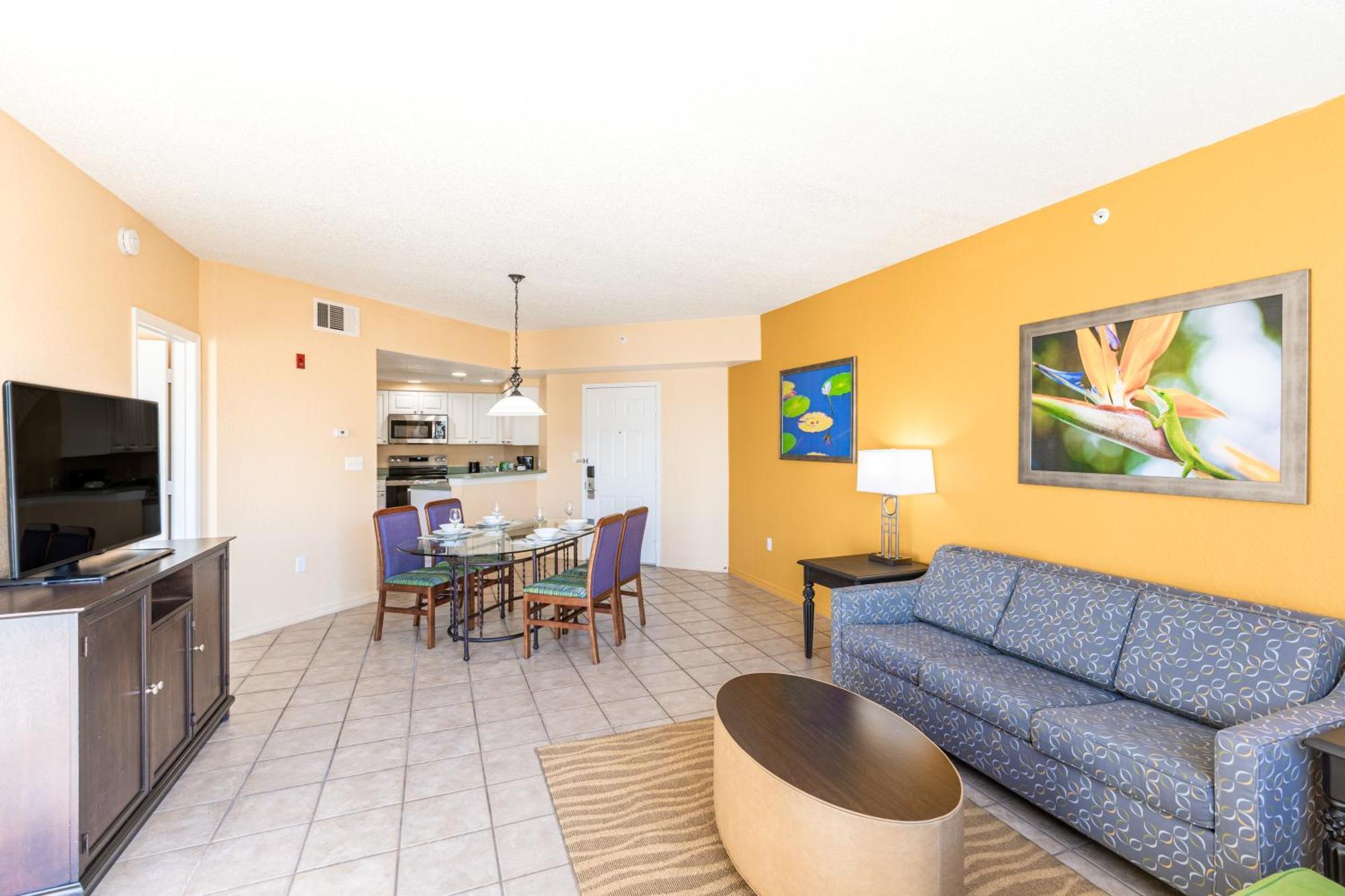 Deluxe King One Bedroom Suite Pool View