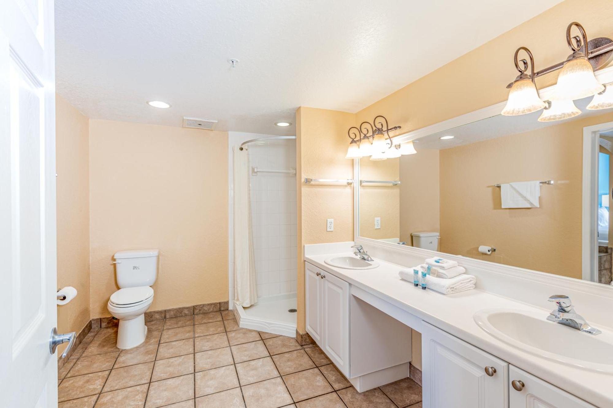 Deluxe King One Bedroom Suite Pool View